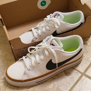 Nike legacy court sneakers